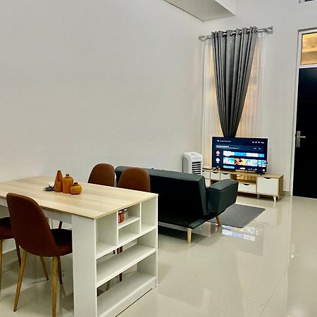 Villa Ku Villa Mu Semarang Buitenkant foto
