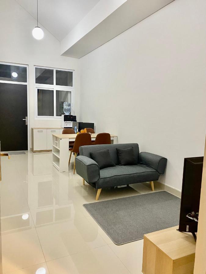 Villa Ku Villa Mu Semarang Buitenkant foto