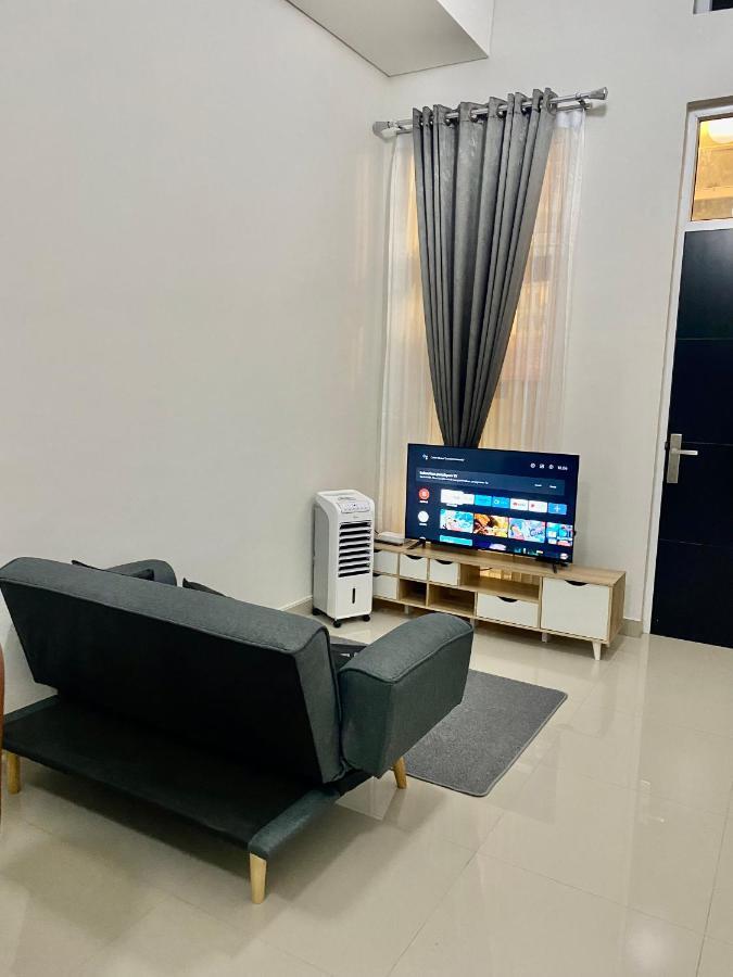 Villa Ku Villa Mu Semarang Buitenkant foto