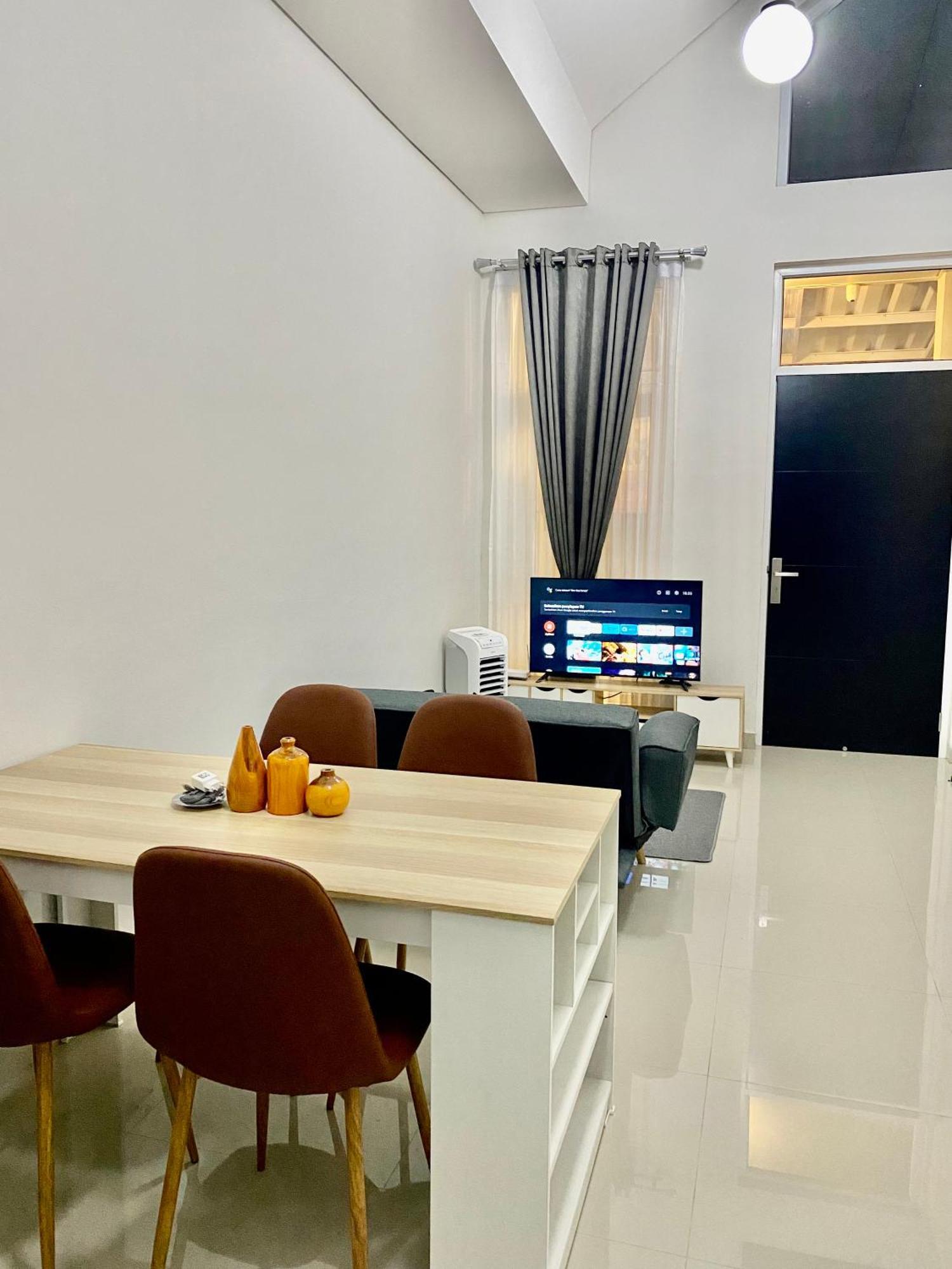 Villa Ku Villa Mu Semarang Buitenkant foto