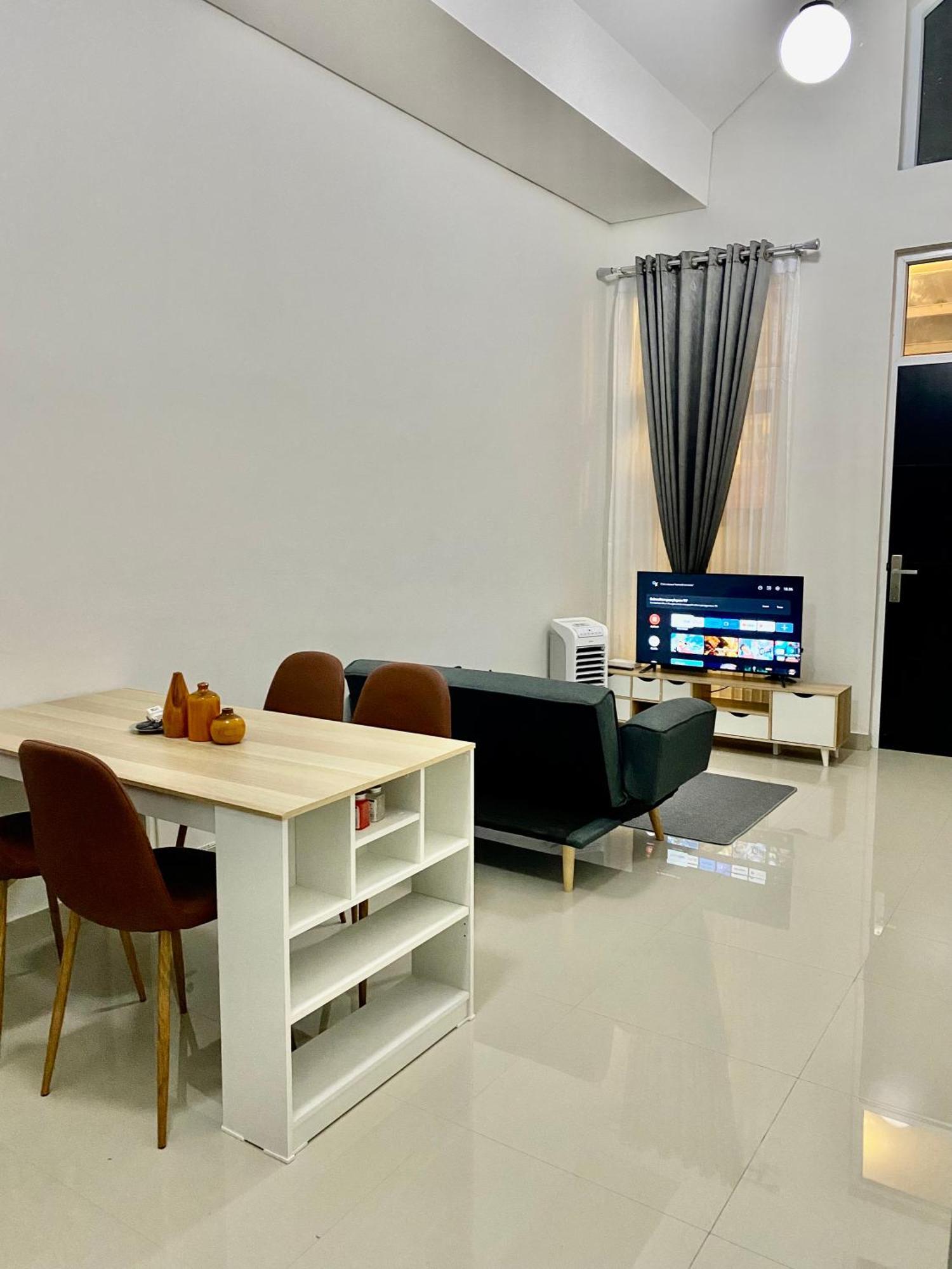 Villa Ku Villa Mu Semarang Buitenkant foto