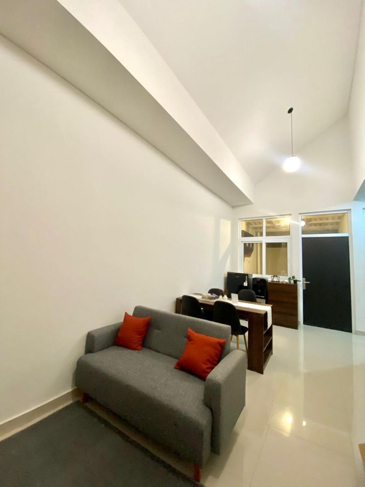 Villa Ku Villa Mu Semarang Buitenkant foto